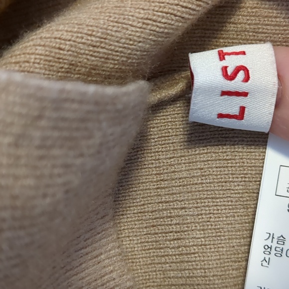 LIST - Women's Tan Knit Turtle Neck w/back buttons - M - Picture 9 of 12